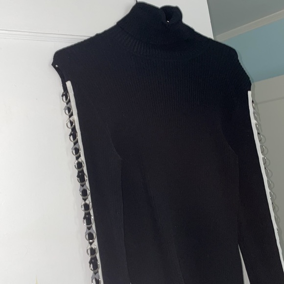 Autumn Cashmere Brand Stunning Chain embellished sleeves Turtleneck NWOT - Picture 8 of 16